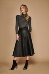 Лукбук M&Co SS 2020 (наряды и образы: серый джемпер, чёрная юбка миди)