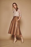Лукбук M&Co SS 2020 (наряды и образы: джемпер с узором "зебра", коричневая юбка миди, бежевые полусапоги)