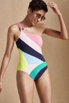 Лукбук белья Marks & Spencer SS 2020 (наряды и образы: разноцветный закрытый купальник, солнцезащитные очки)
