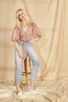 Lookbook Miss Selfridge SS 2020 (ubrania i obraz: jeansy błękitne, półbuty białe, blond (kolor włosów))