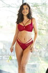 Dessous-Lookbook von Pour Moi 2020 (Looks: roter Slip, roter BH)