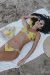 Kampania Sauipe Swim 2020. Laguna Beach (ubrania i obraz: strój kąpielowy żółty)
