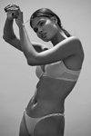 Daniela Braga. LOVE by Victoria. Dessous-Lookbook von Victoria's Secret (Looks: weißer BH, weißer Slip)