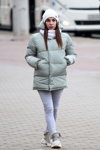 Minsk street fashion. 02/2020 (looks: white scarf, white knit cap, grey sport trousers)