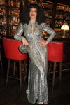 Лідія Вест. 29-а щорічна Elton John AIDS Foundation Academy Awards (наряди й образи: срібна вечірня сукня, срібний клатч)