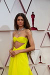 Zendaya. Ceremonia otwarcia — Oscar 2021 (ubrania i obraz: suknia wieczorowa żółta)