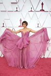 Хэлли Берри. Церемония открытия — Оскар 2021 (наряды и образы: брусничное вечернее платье)
