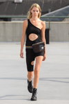 Pokaz (di)vision — Copenhagen Fashion Week Digital Runway SS22 (ubrania i obraz: asymetryczne body czarne)