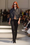 Показ Remain — Copenhagen Fashion Week Digital Runway SS22 (наряды и образы: чёрные брюки, чёрная куртка, рыжий цвет волос)
