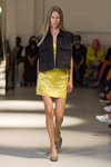 Показ Remain — Copenhagen Fashion Week Digital Runway SS22 (наряды и образы: желтая юбка мини, серые туфли)