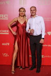 Церемонія відкриття — Odessa International Film Festival 2021 (наряди й образи: червона вечірня сукня, біла сорочка)