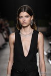 Pokaz Messika by Kate Moss — Paris Fashion Week (Women) ss22 (ubrania i obraz: kamizelka czarna)