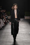 Sean Levy. Pokaz Messika by Kate Moss — Paris Fashion Week (Women) ss22 (ubrania i obraz: żakiet czarny)
