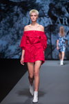 Показ Diana Arno — Riga Fashion Week SS2022 (наряды и образы: красный комбинезон, конский хвост (причёска))