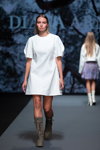 Modenschau von Diana Arno — Riga Fashion Week SS2022 (Looks: weißes Kleid)