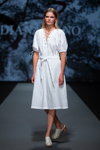 Pokaz Diana Arno — Riga Fashion Week SS2022 (ubrania i obraz: sukienka biała)