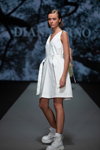Desfile de Diana Arno — Riga Fashion Week SS2022 (looks: vestido blanco)