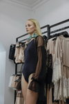 Прэзентацыя Saint Key — Riga Fashion Week SS2022 (нарады і вобразы: блонд (колер валасоў), чорнае бодзі)