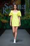 Pokaz Selina Keer — Riga Fashion Week SS2022 (ubrania i obraz: sukienka mini żółta)