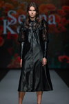 Pokaz Selina Keer — Riga Fashion Week SS2022 (ubrania i obraz: sukienka czarna)