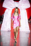 Pokaz Lallier — Ukrainian Fashion Week noseason sept 2021 (ubrania i obraz: suknia koktajlowa w kolorze fuksji mini)