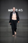 Dmytro Toporynsky. Desfile de MDNT:45 — Ukrainian Fashion Week noseason sept 2021 (looks: traje de hombre negro)