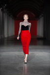 Pokaz ARUTIUNOVA — Ukrainian Fashion Week No Season 2021 (ubrania i obraz: spódnica czerwona)