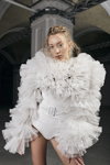 Prezentacja Cihan Nacar — Ukrainian Fashion Week No Season 2021 (ubrania i obraz: suknia koktajlowa biała)