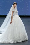 Desfile de Amelia Casablanca — VBBFW 2020 (looks: vestido de novia blanco)