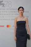 Венецианский кинофестиваль 2021. Часть 1 (наряды и образы: чёрное вечернее платье)