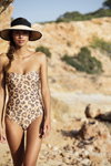 Kampania strojów kąpielowych Barts SS 21 (ubrania i obraz: jednoczęściowy strój kapielowy cielisty leopardowy)
