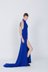Лукбук Søren Le Schmidt AW 21 (наряды и образы: синее вечернее платье, татуировка, короткая стрижка)