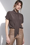 Lookbook Knit-ted AW21 (ubrania i obraz: spodnie w kolorze kawa z mlekiem)
