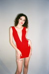 LOVE AIRLINES. Lookbook FROLOV (ubrania i obraz: sukienka mini z dekoltem czerwona obcisła)