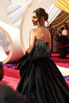 Мэдди Зиглер. Церемония открытия — Оскар 2022. Часть 1 (наряды и образы: чёрное вечернее платье)