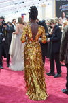 Lupita Nyong'o. Ceremonia otwarcia — Oscar 2022. Część 1 (ubrania i obraz: suknia wieczorowa złota)