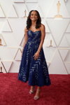 Rachel Lindsay. Ceremonia de apertura — Premios Óscar 2022. Parte 2 (looks: vestido de noche azul)