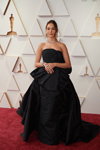 Maddie Ziegler. Ceremonia de apertura — Premios Óscar 2022. Parte 2 (looks: vestido de noche negro)