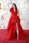 Емі Форсайт. Церемонія відкриття — Оскар 2022. Частина 2 (наряди й образи: червона вечірня сукня з розрізом, червоні босоніжки)