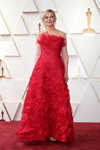 Кирстен Данст. Церемония открытия — Оскар 2022. Часть 2 (наряды и образы: красное вечернее платье, блонд (цвет волос))