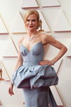 Nicole Kidman. Eröffnung — Oscarverleihung 2022. Teil 2 (Looks: himmelblaues Abendkleid, blonde Haare)