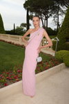 Alina Baikova. amfAR Gala Cannes 2022 (looks: pinkevening dress)