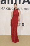 amfAR Gala Cannes 2022 (ubrania i obraz: suknia wieczorowa czerwona; osoba: Helena Gatsby)