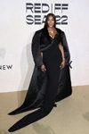 Naomi Campbell. amfAR Gala Cannes 2022 (looks: vestido de noche negro)
