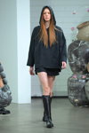 Pokaz Rabens Saloner — Copenhagen Fashion Week AW22 (ubrania i obraz: kozaki czarne)