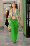 Desfile de Stine Goya — Copenhagen Fashion Week AW22 (looks: pantalón verde)