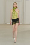 Показ A. ROEGE HOVE — Copenhagen Fashion Week SS23 (наряды и образы: зеленый прозрачный топ)