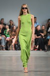 Показ Gestuz — Copenhagen Fashion Week SS23 (наряды и образы: зеленое платье)