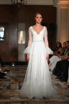 Pokaz Amelii — Riga Fashion Week AW22/23 (ubrania i obraz: suknia ślubna biała)