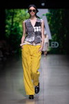 Pokaz Anna LED — Riga Fashion Week AW22/23 (ubrania i obraz: spodnie żółte)